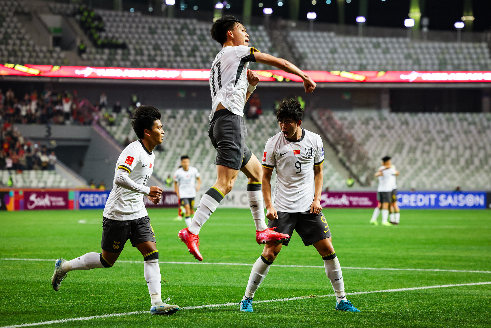  全面壓制！國青半場控球率高達(dá)7成，射門比9-3，造對方3張黃牌