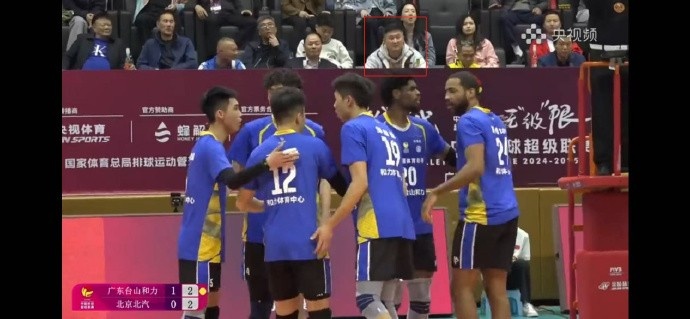  罕見(jiàn)！杜鋒觀看排超聯(lián)賽排位賽 對(duì)陣雙方是廣東男排VS北京男排
