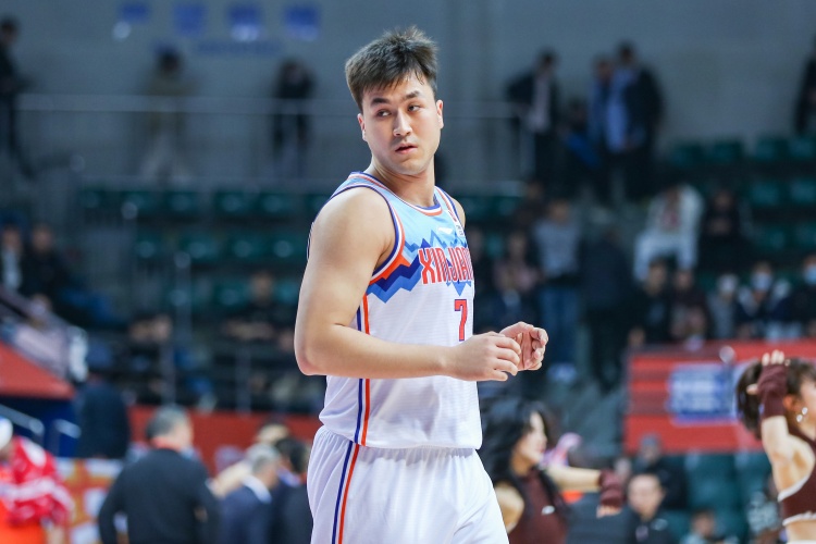  防到5犯被提前罰下！艾孜麥提全場9中3 貢獻9分1板1斷