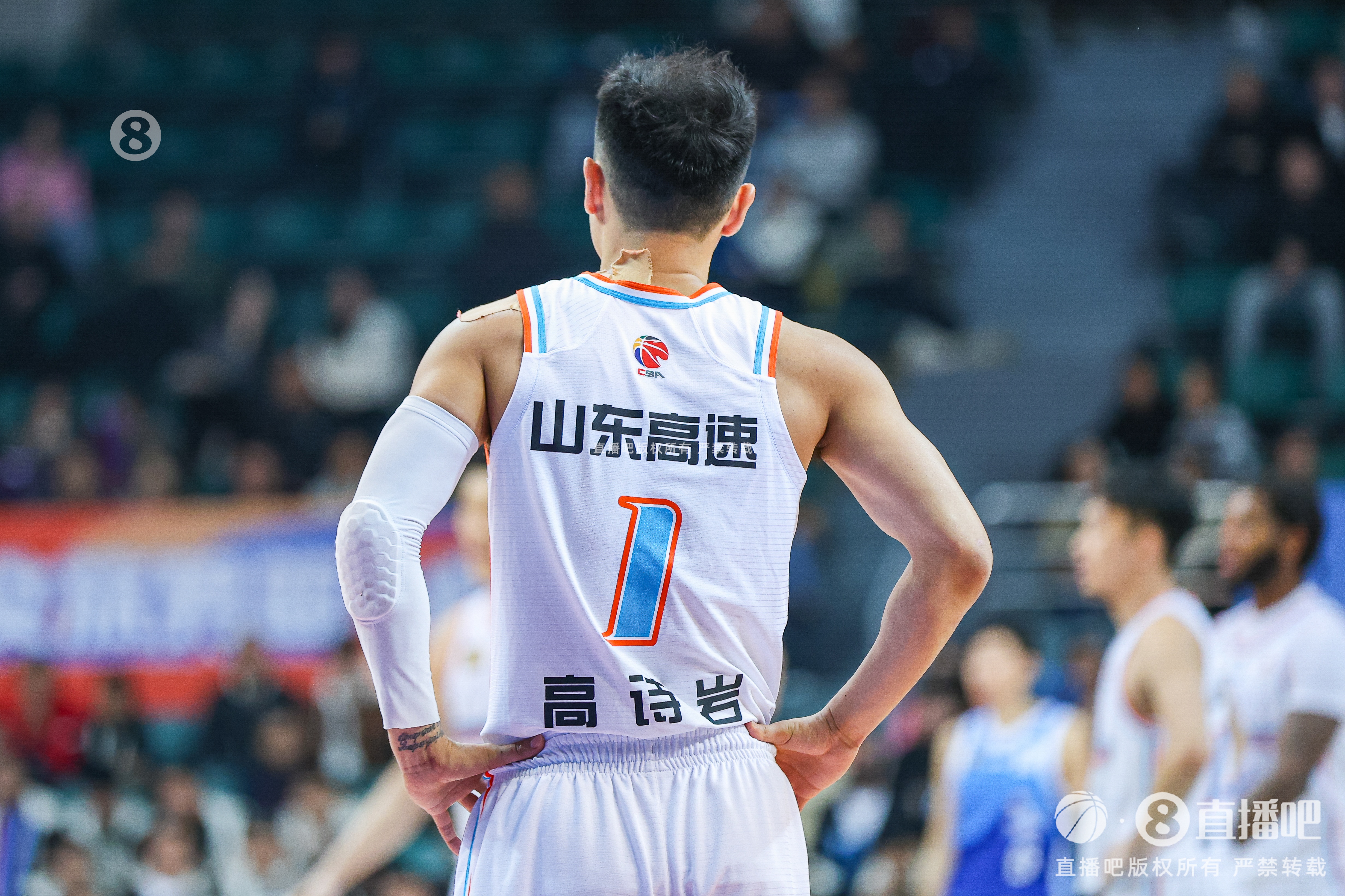  慢熱！首節(jié)山東落后四川1分 全隊(duì)首發(fā)5人單節(jié)合計(jì)僅拿到3分