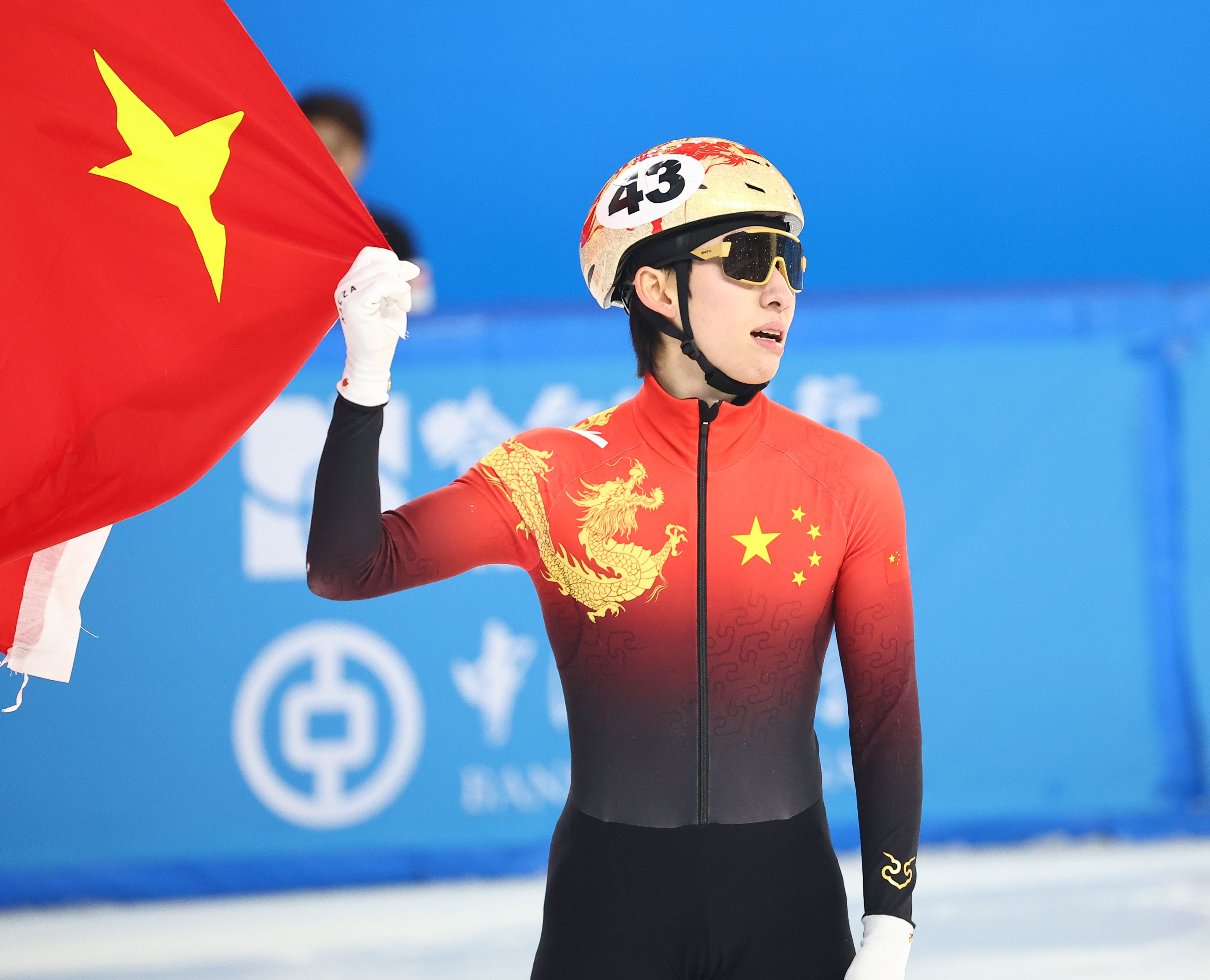  媒體人：中國(guó)冰雪歸化非常成功，但足球歸化花更多錢卻連水花都沒