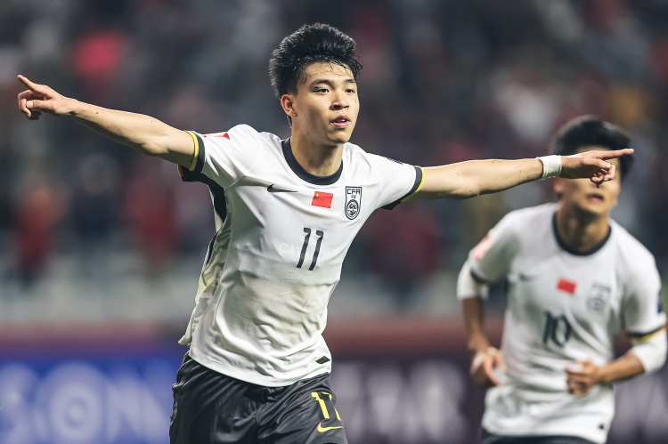  北青體育：18歲“跳級生”王鈺棟有望進(jìn)入國足客戰(zhàn)沙特名單！