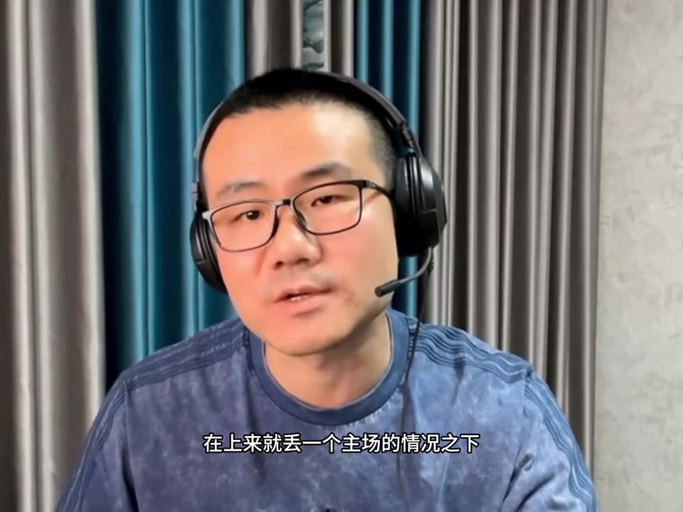  這氛圍太贊了！利茲聯(lián)球迷慶祝升超聚在球場外，那叫一個水泄不通